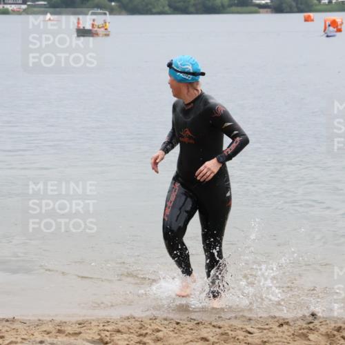 21.06.2025 - 27. Vierlanden-Triathlon Lena Gebhardt http://msf.ph/oto/8041945 15.06.2025 13:10:59 Schwimmen 1179 meine-sportfotos.de