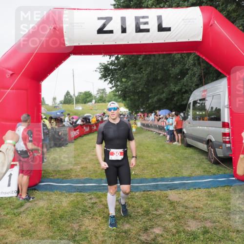 21.06.2025 - 27. Vierlanden-Triathlon MichiJ http://msf.ph/oto/8041946 15.06.2026 13:32:00 Ziel 30, 731 meine-sportfotos.de