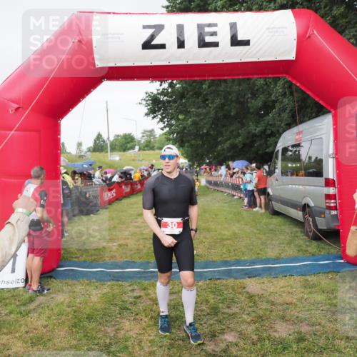 21.06.2025 - 27. Vierlanden-Triathlon MichiJ http://msf.ph/oto/8041948 15.06.2026 13:32:00 Ziel 30, 731 meine-sportfotos.de