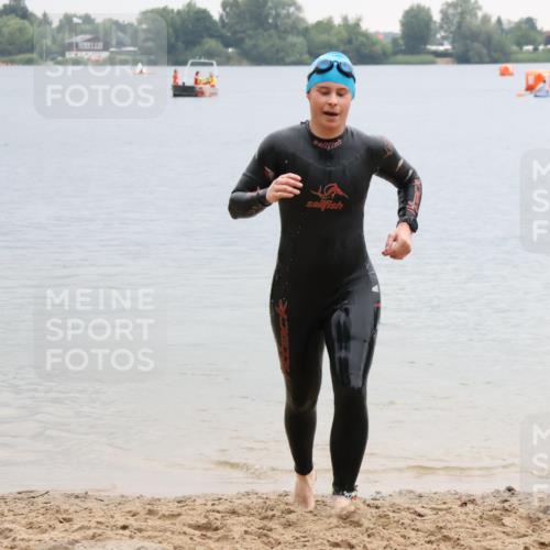 21.06.2025 - 27. Vierlanden-Triathlon Lena Gebhardt http://msf.ph/oto/8041950 15.06.2025 13:11:01 Schwimmen 1179 meine-sportfotos.de
