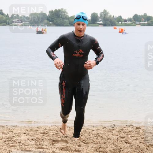 21.06.2025 - 27. Vierlanden-Triathlon Lena Gebhardt http://msf.ph/oto/8041952 15.06.2025 13:11:01 Schwimmen 1179 meine-sportfotos.de