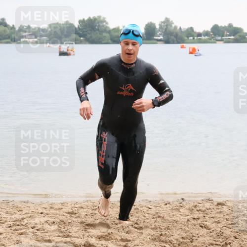 21.06.2025 - 27. Vierlanden-Triathlon Lena Gebhardt http://msf.ph/oto/8041954 15.06.2025 13:11:01 Schwimmen 1179 meine-sportfotos.de