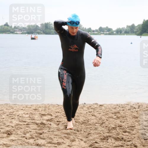 21.06.2025 - 27. Vierlanden-Triathlon Lena Gebhardt http://msf.ph/oto/8041958 15.06.2025 13:11:02 Schwimmen 1179 meine-sportfotos.de