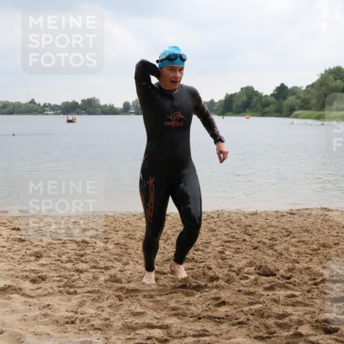 21.06.2025 - 27. Vierlanden-Triathlon Lena Gebhardt http://msf.ph/oto/8041959 15.06.2025 13:11:03 Schwimmen 1179 meine-sportfotos.de