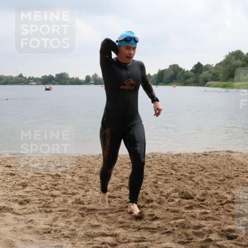 21.06.2025 - 27. Vierlanden-Triathlon Lena Gebhardt http://msf.ph/oto/8041961 15.06.2025 13:11:03 Schwimmen 1179 meine-sportfotos.de