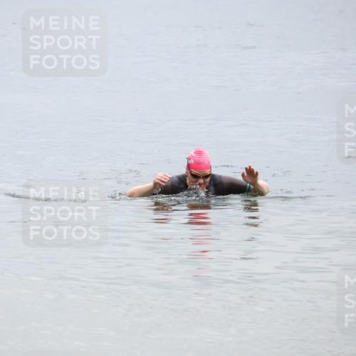 21.06.2025 - 27. Vierlanden-Triathlon Lena Gebhardt http://msf.ph/oto/8041967 15.06.2025 13:11:48 Schwimmen  meine-sportfotos.de