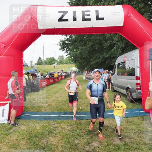 21.06.2025 - 27. Vierlanden-Triathlon MichiJ http://msf.ph/oto/8041968 15.06.2026 13:32:06 Ziel 30, 836, 861, 1072 meine-sportfotos.de