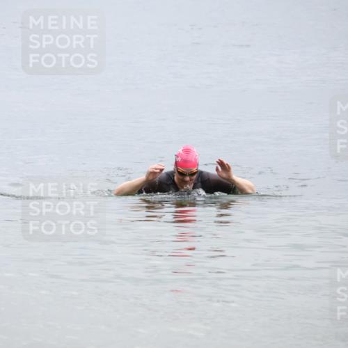 21.06.2025 - 27. Vierlanden-Triathlon Lena Gebhardt http://msf.ph/oto/8041969 15.06.2025 13:11:48 Schwimmen  meine-sportfotos.de