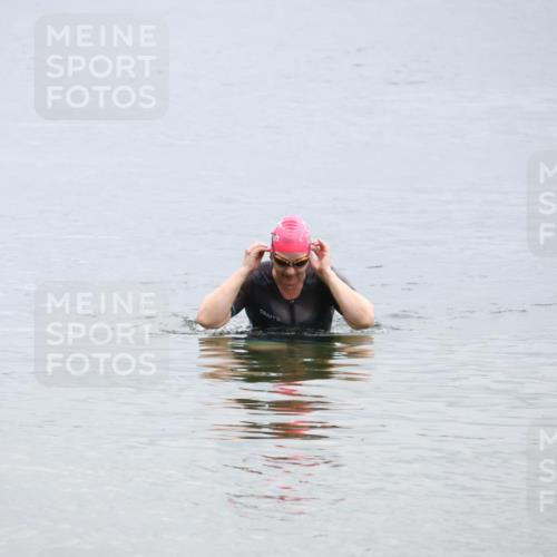 21.06.2025 - 27. Vierlanden-Triathlon Lena Gebhardt http://msf.ph/oto/8041972 15.06.2025 13:11:49 Schwimmen  meine-sportfotos.de