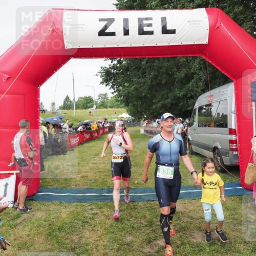21.06.2025 - 27. Vierlanden-Triathlon MichiJ http://msf.ph/oto/8041973 15.06.2026 13:32:06 Ziel 30, 836, 861, 1072 meine-sportfotos.de