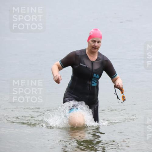 21.06.2025 - 27. Vierlanden-Triathlon Lena Gebhardt http://msf.ph/oto/8041977 15.06.2025 13:11:55 Schwimmen 1224 meine-sportfotos.de