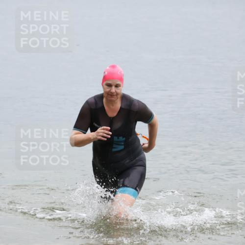 21.06.2025 - 27. Vierlanden-Triathlon Lena Gebhardt http://msf.ph/oto/8041984 15.06.2025 13:11:57 Schwimmen 1224 meine-sportfotos.de