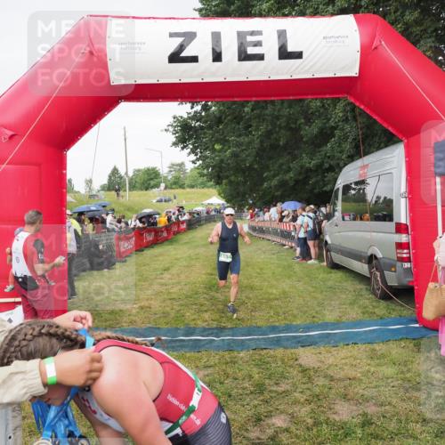 21.06.2025 - 27. Vierlanden-Triathlon MichiJ http://msf.ph/oto/8041987 15.06.2026 13:32:10 Ziel 836, 861, 1072 meine-sportfotos.de