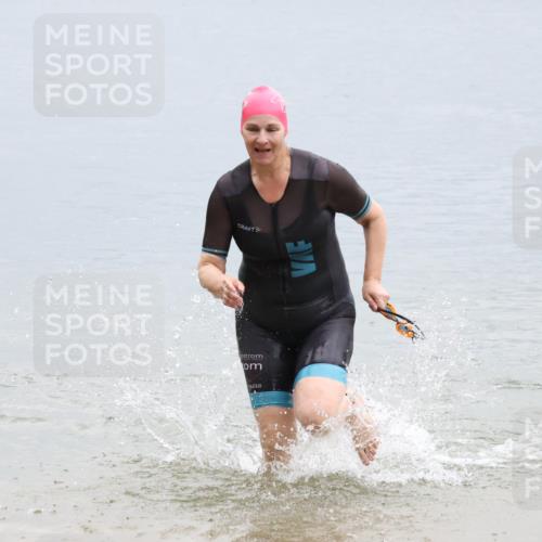 21.06.2025 - 27. Vierlanden-Triathlon Lena Gebhardt http://msf.ph/oto/8041988 15.06.2025 13:11:58 Schwimmen 1224 meine-sportfotos.de