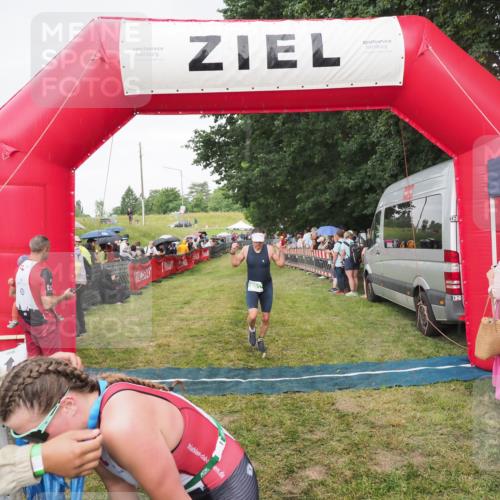 21.06.2025 - 27. Vierlanden-Triathlon MichiJ http://msf.ph/oto/8041989 15.06.2026 13:32:10 Ziel 836, 861, 1072 meine-sportfotos.de