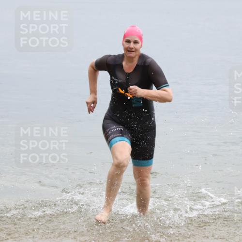21.06.2025 - 27. Vierlanden-Triathlon Lena Gebhardt http://msf.ph/oto/8041990 15.06.2025 13:11:58 Schwimmen 1224 meine-sportfotos.de