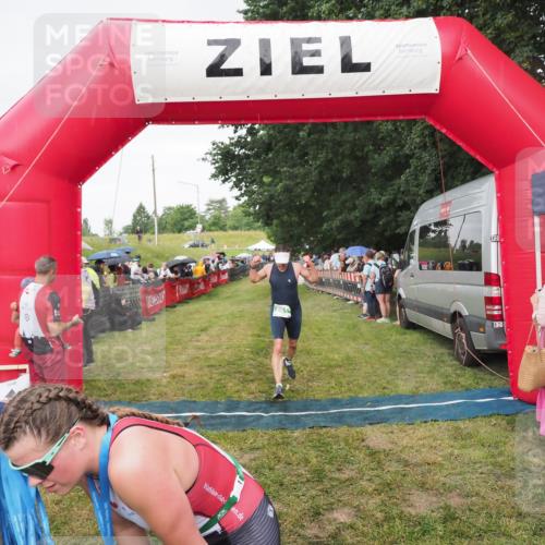 21.06.2025 - 27. Vierlanden-Triathlon MichiJ http://msf.ph/oto/8041991 15.06.2026 13:32:10 Ziel 836, 861, 1072 meine-sportfotos.de