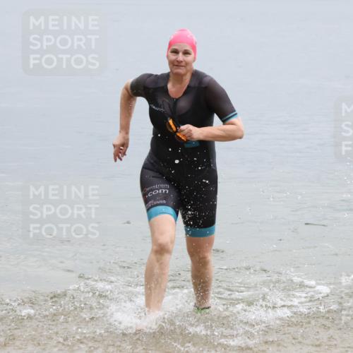 21.06.2025 - 27. Vierlanden-Triathlon Lena Gebhardt http://msf.ph/oto/8041992 15.06.2025 13:11:58 Schwimmen 1224 meine-sportfotos.de