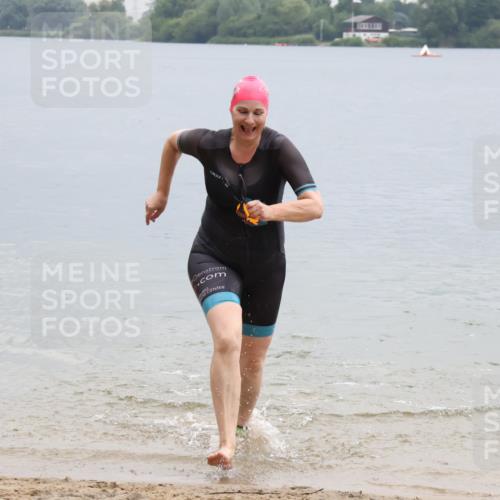 21.06.2025 - 27. Vierlanden-Triathlon Lena Gebhardt http://msf.ph/oto/8041994 15.06.2025 13:11:59 Schwimmen 1224 meine-sportfotos.de