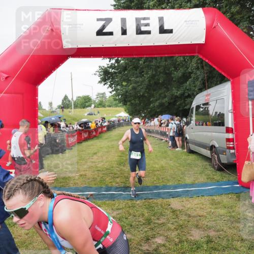 21.06.2025 - 27. Vierlanden-Triathlon MichiJ http://msf.ph/oto/8041996 15.06.2026 13:32:11 Ziel 836, 861, 1072 meine-sportfotos.de