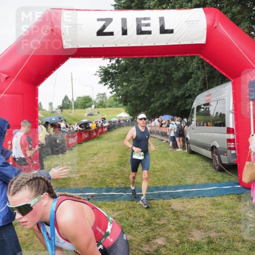 21.06.2025 - 27. Vierlanden-Triathlon MichiJ http://msf.ph/oto/8041998 15.06.2026 13:32:11 Ziel 836, 861, 1072 meine-sportfotos.de