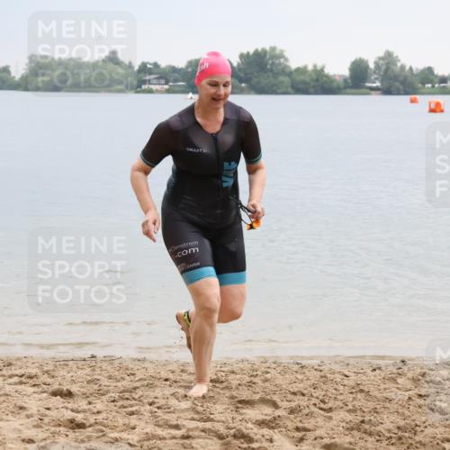 21.06.2025 - 27. Vierlanden-Triathlon Lena Gebhardt http://msf.ph/oto/8042001 15.06.2025 13:12:01 Schwimmen 1224 meine-sportfotos.de