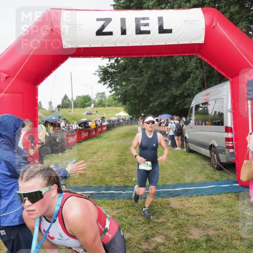 21.06.2025 - 27. Vierlanden-Triathlon MichiJ http://msf.ph/oto/8042002 15.06.2026 13:32:11 Ziel 836, 861, 1072 meine-sportfotos.de