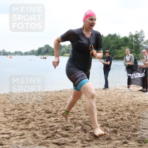 21.06.2025 - 27. Vierlanden-Triathlon Lena Gebhardt http://msf.ph/oto/8042014 15.06.2025 13:12:03 Schwimmen 1224 meine-sportfotos.de
