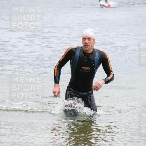 21.06.2025 - 27. Vierlanden-Triathlon Lena Gebhardt http://msf.ph/oto/8042022 15.06.2025 13:18:01 Schwimmen 1284 meine-sportfotos.de