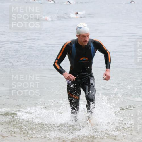 21.06.2025 - 27. Vierlanden-Triathlon Lena Gebhardt http://msf.ph/oto/8042031 15.06.2025 13:18:04 Schwimmen 1284 meine-sportfotos.de