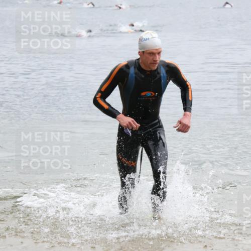 21.06.2025 - 27. Vierlanden-Triathlon Lena Gebhardt http://msf.ph/oto/8042033 15.06.2025 13:18:04 Schwimmen 1284 meine-sportfotos.de