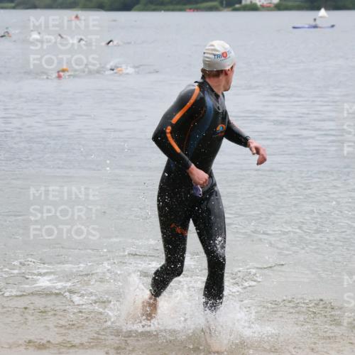 21.06.2025 - 27. Vierlanden-Triathlon Lena Gebhardt http://msf.ph/oto/8042035 15.06.2025 13:18:05 Schwimmen 1284 meine-sportfotos.de