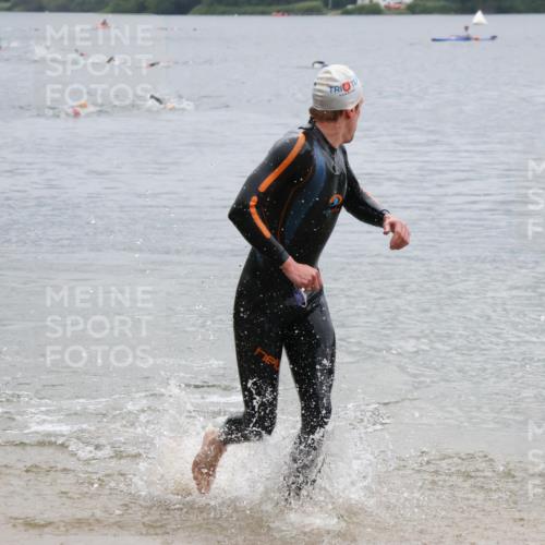 21.06.2025 - 27. Vierlanden-Triathlon Lena Gebhardt http://msf.ph/oto/8042037 15.06.2025 13:18:05 Schwimmen 1284 meine-sportfotos.de