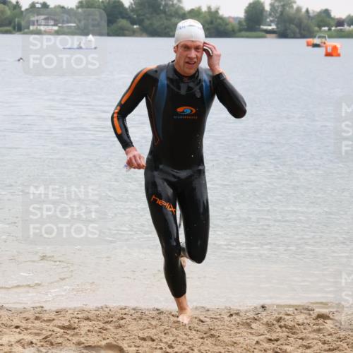 21.06.2025 - 27. Vierlanden-Triathlon Lena Gebhardt http://msf.ph/oto/8042039 15.06.2025 13:18:06 Schwimmen 1284 meine-sportfotos.de