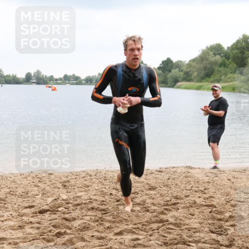 21.06.2025 - 27. Vierlanden-Triathlon Lena Gebhardt http://msf.ph/oto/8042048 15.06.2025 13:18:07 Schwimmen 1284 meine-sportfotos.de