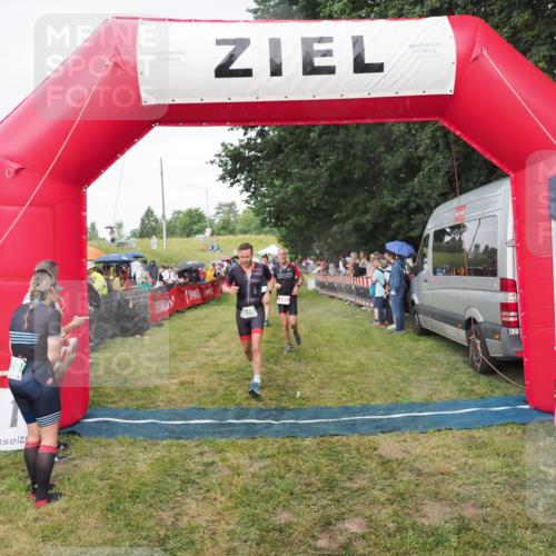 21.06.2025 - 27. Vierlanden-Triathlon MichiJ http://msf.ph/oto/8042053 15.06.2026 13:32:41 Ziel 157, 644, 657, 1057 meine-sportfotos.de