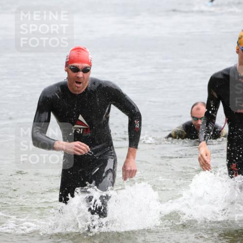21.06.2025 - 27. Vierlanden-Triathlon Lena Gebhardt http://msf.ph/oto/8042058 15.06.2025 13:18:39 Schwimmen 1269, 1278, 1279 meine-sportfotos.de