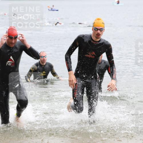 21.06.2025 - 27. Vierlanden-Triathlon Lena Gebhardt http://msf.ph/oto/8042060 15.06.2025 13:18:40 Schwimmen 1269, 1278, 1279 meine-sportfotos.de