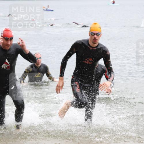 21.06.2025 - 27. Vierlanden-Triathlon Lena Gebhardt http://msf.ph/oto/8042061 15.06.2025 13:18:40 Schwimmen 1269, 1278, 1279 meine-sportfotos.de