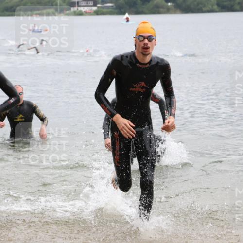 21.06.2025 - 27. Vierlanden-Triathlon Lena Gebhardt http://msf.ph/oto/8042065 15.06.2025 13:18:41 Schwimmen 1269, 1278, 1279 meine-sportfotos.de