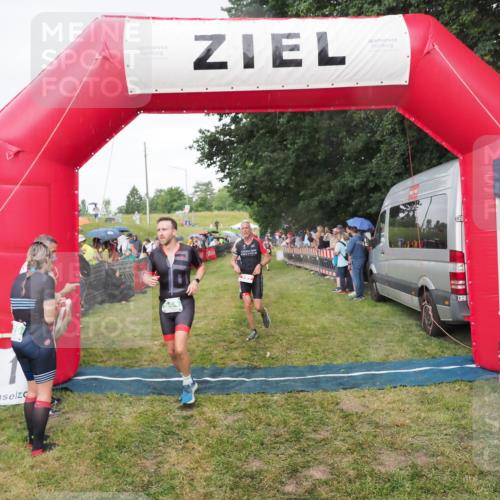 21.06.2025 - 27. Vierlanden-Triathlon MichiJ http://msf.ph/oto/8042066 15.06.2026 13:32:41 Ziel 157, 644, 657, 1057 meine-sportfotos.de