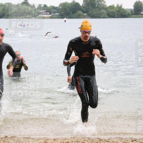 21.06.2025 - 27. Vierlanden-Triathlon Lena Gebhardt http://msf.ph/oto/8042067 15.06.2025 13:18:41 Schwimmen 1269, 1278, 1279 meine-sportfotos.de