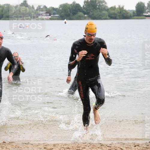 21.06.2025 - 27. Vierlanden-Triathlon Lena Gebhardt http://msf.ph/oto/8042069 15.06.2025 13:18:41 Schwimmen 1269, 1278, 1279 meine-sportfotos.de