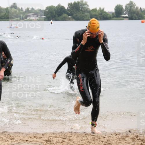 21.06.2025 - 27. Vierlanden-Triathlon Lena Gebhardt http://msf.ph/oto/8042071 15.06.2025 13:18:41 Schwimmen 1269, 1278, 1279 meine-sportfotos.de