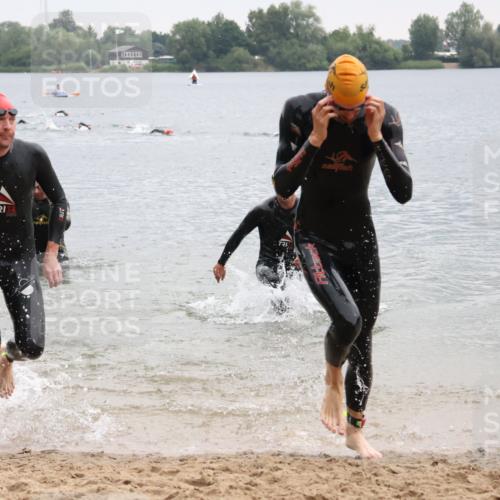 21.06.2025 - 27. Vierlanden-Triathlon Lena Gebhardt http://msf.ph/oto/8042073 15.06.2025 13:18:41 Schwimmen 1269, 1278, 1279 meine-sportfotos.de