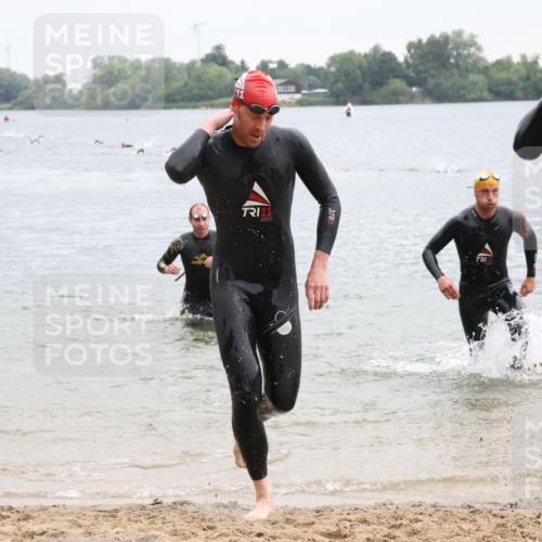 21.06.2025 - 27. Vierlanden-Triathlon Lena Gebhardt http://msf.ph/oto/8042074 15.06.2025 13:18:42 Schwimmen 1269, 1278, 1279 meine-sportfotos.de