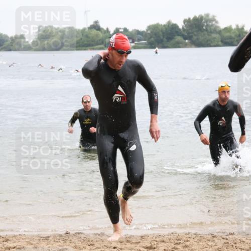 21.06.2025 - 27. Vierlanden-Triathlon Lena Gebhardt http://msf.ph/oto/8042076 15.06.2025 13:18:42 Schwimmen 1269, 1278, 1279 meine-sportfotos.de