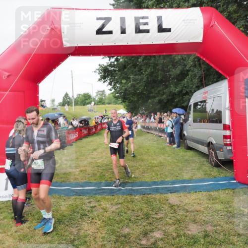 21.06.2025 - 27. Vierlanden-Triathlon MichiJ http://msf.ph/oto/8042077 15.06.2026 13:32:42 Ziel 157, 644, 657, 1057 meine-sportfotos.de