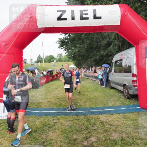 21.06.2025 - 27. Vierlanden-Triathlon MichiJ http://msf.ph/oto/8042079 15.06.2026 13:32:42 Ziel 157, 644, 657, 1057 meine-sportfotos.de