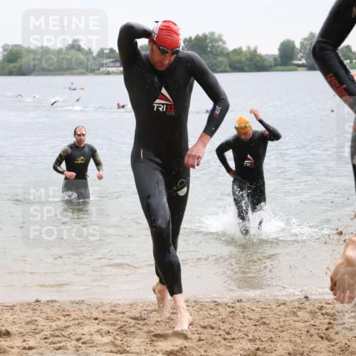 21.06.2025 - 27. Vierlanden-Triathlon Lena Gebhardt http://msf.ph/oto/8042080 15.06.2025 13:18:43 Schwimmen 1269, 1278, 1279 meine-sportfotos.de